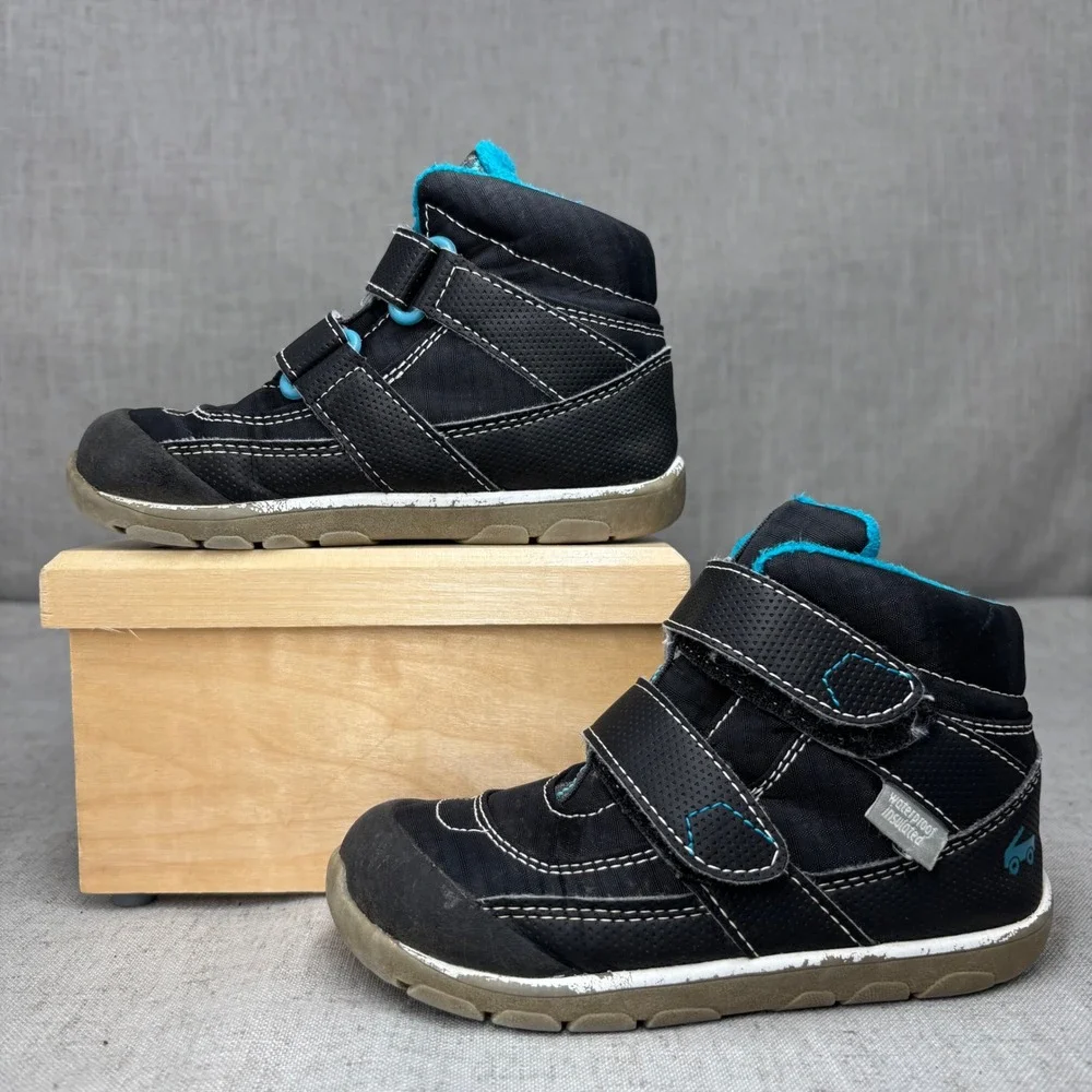 See‎ Kai Run Atlas Black Gray Snow Boot Rain Boot Waterproof Insulated Kids 10.
